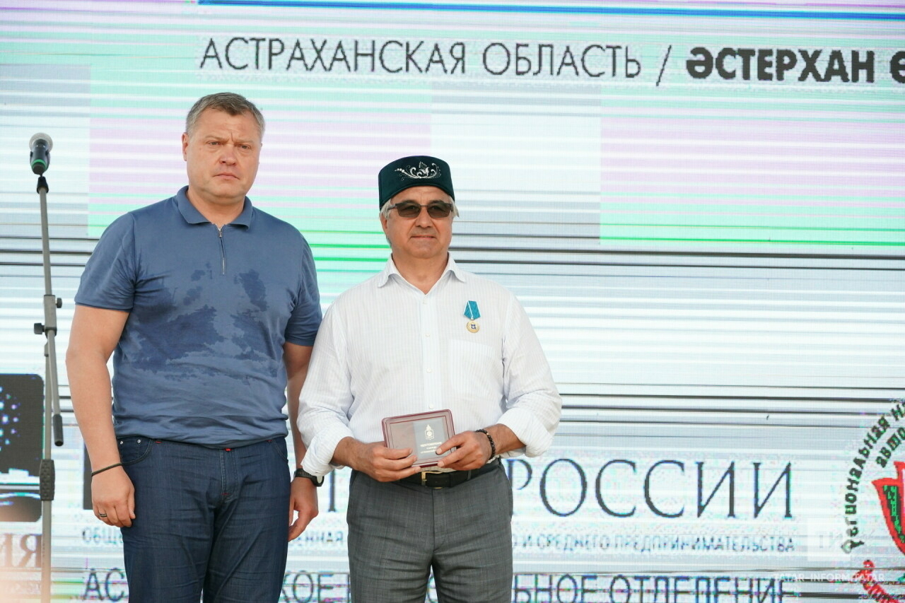 Василь Шайхразиев награжден медалью «За заслуги перед Астраханской областью»