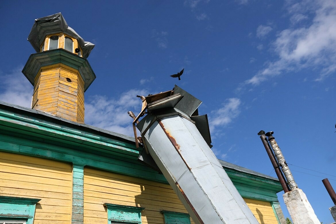 «Живем в надежде»: В селе Айбаш начали реставрацию мечети, где ветром снесло минарет