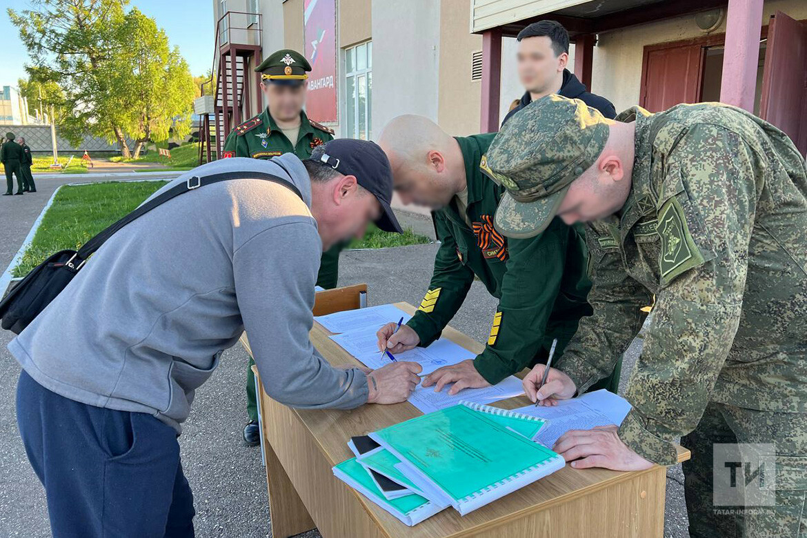 «Поможем нашим ребятам приблизить победу»: контрактники из Татарстана уехали на полигон