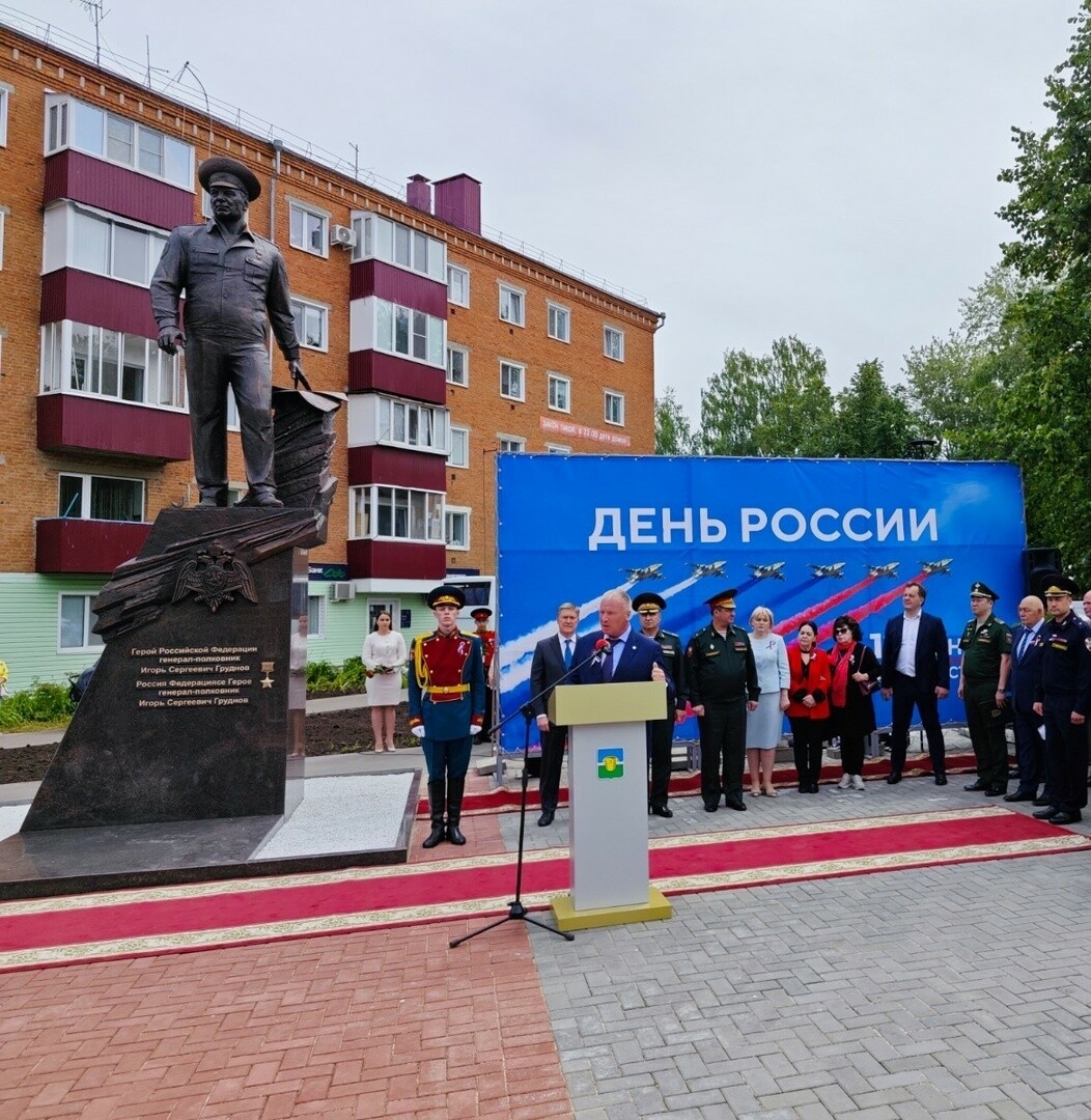 В Чистополе открыли памятник генерал-полковнику Игорю Груднову