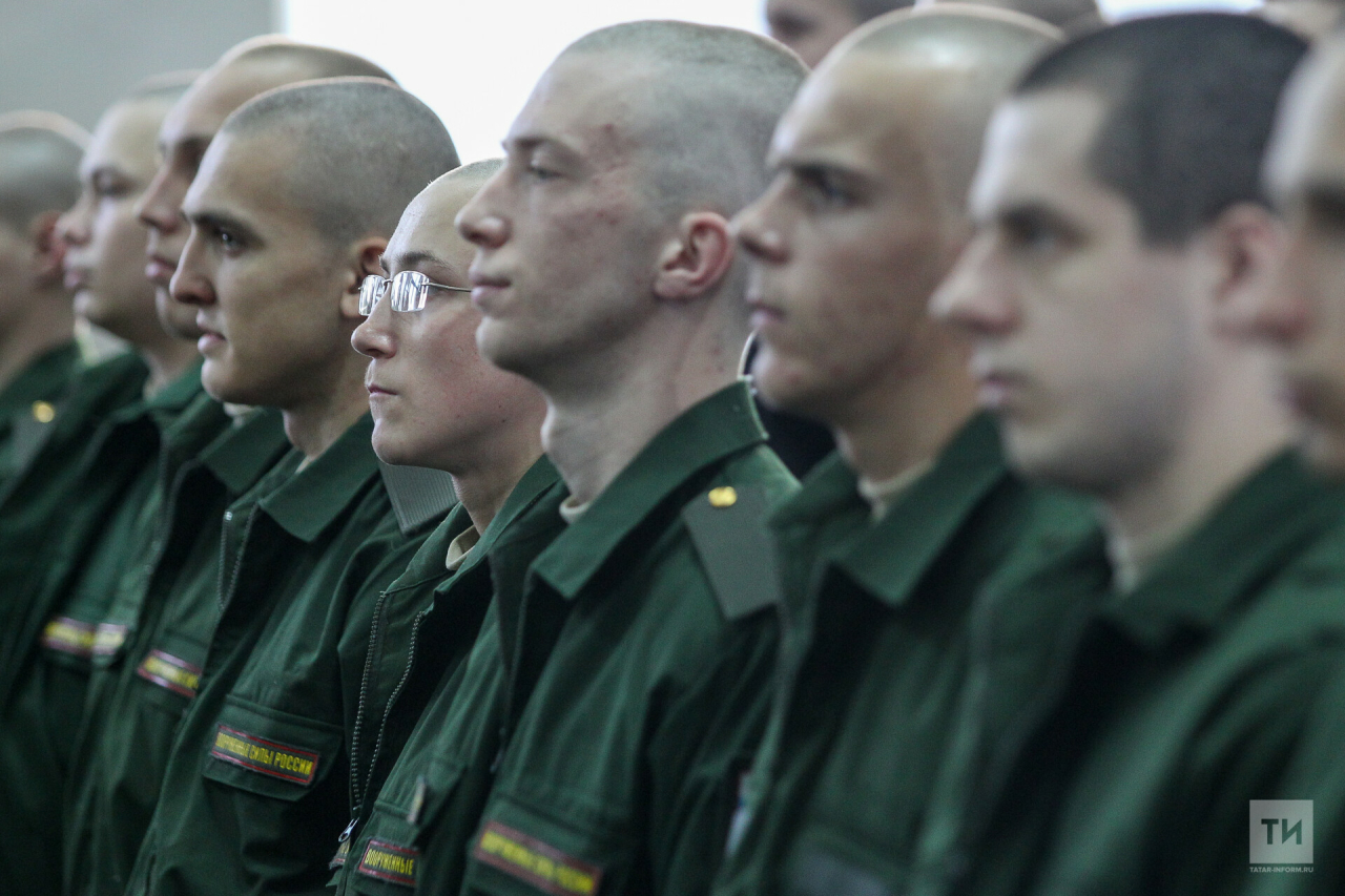 «Обменять тухлую справку уклониста на военник»: в России хотят повысить призывной возраст