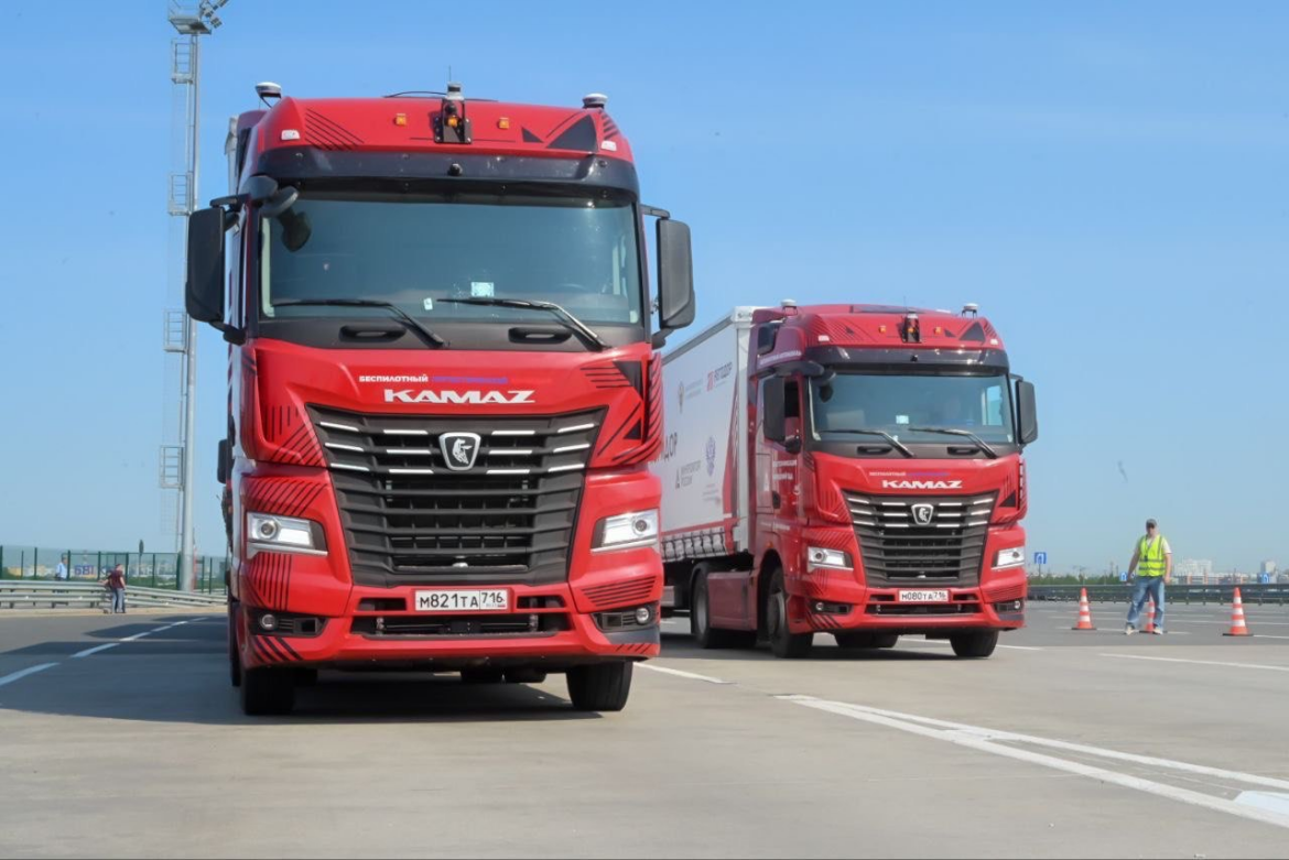 Минниханов принял участие в открытии участка трассы М11 для беспилотных «КАМАЗов»