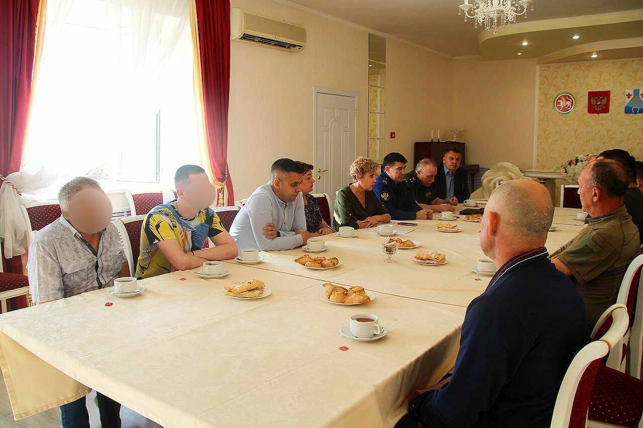 В Менделеевске прошла встреча с участниками спецоперации, прибывшими в отпуск