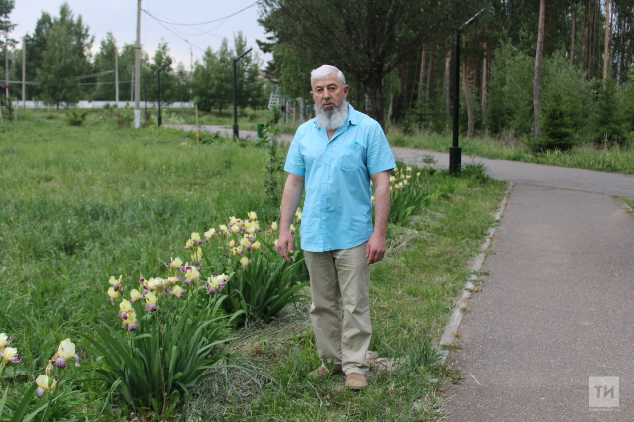 Елабужанин разбил фруктовый сад в городском сквере чернобыльцев