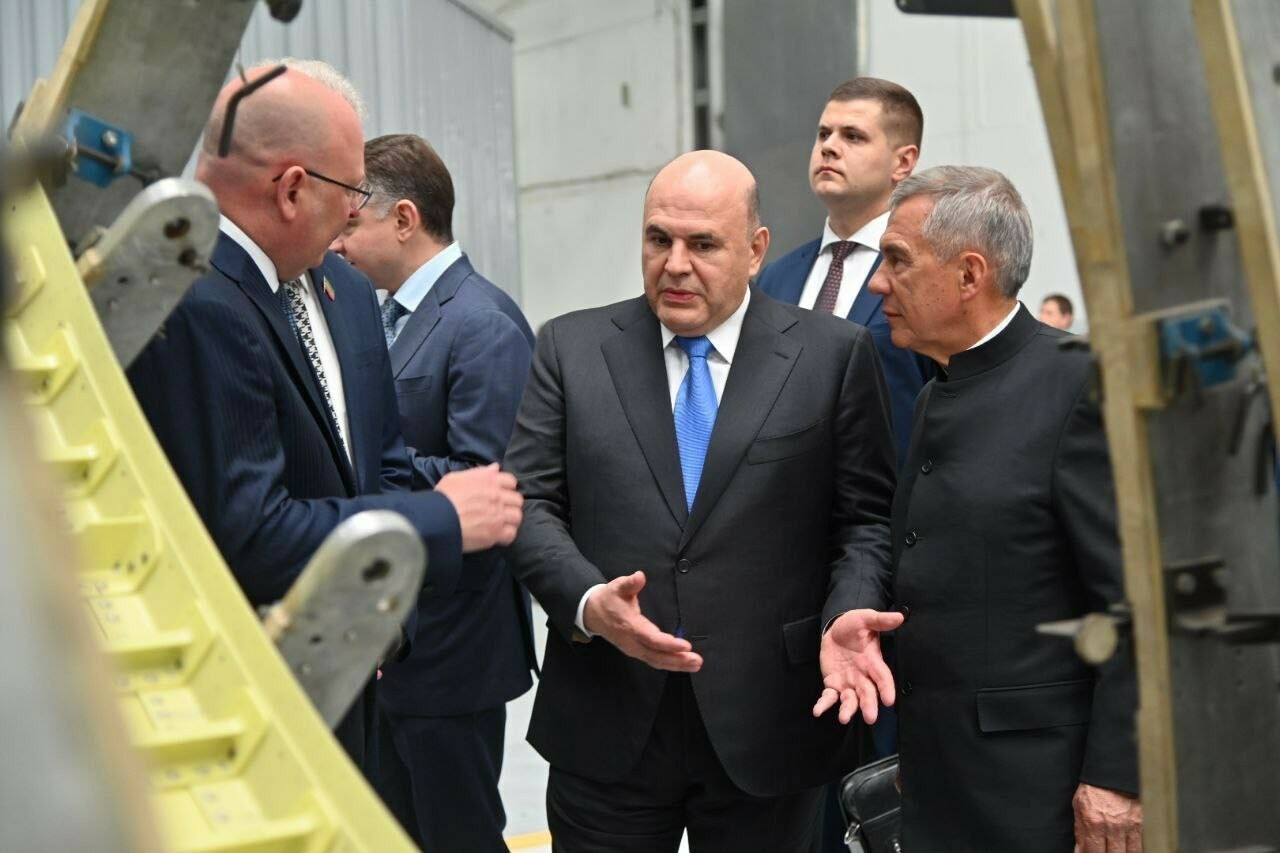 На Казанском авиационном заводе Мишустину показали производство Ту-214 и Ту-160