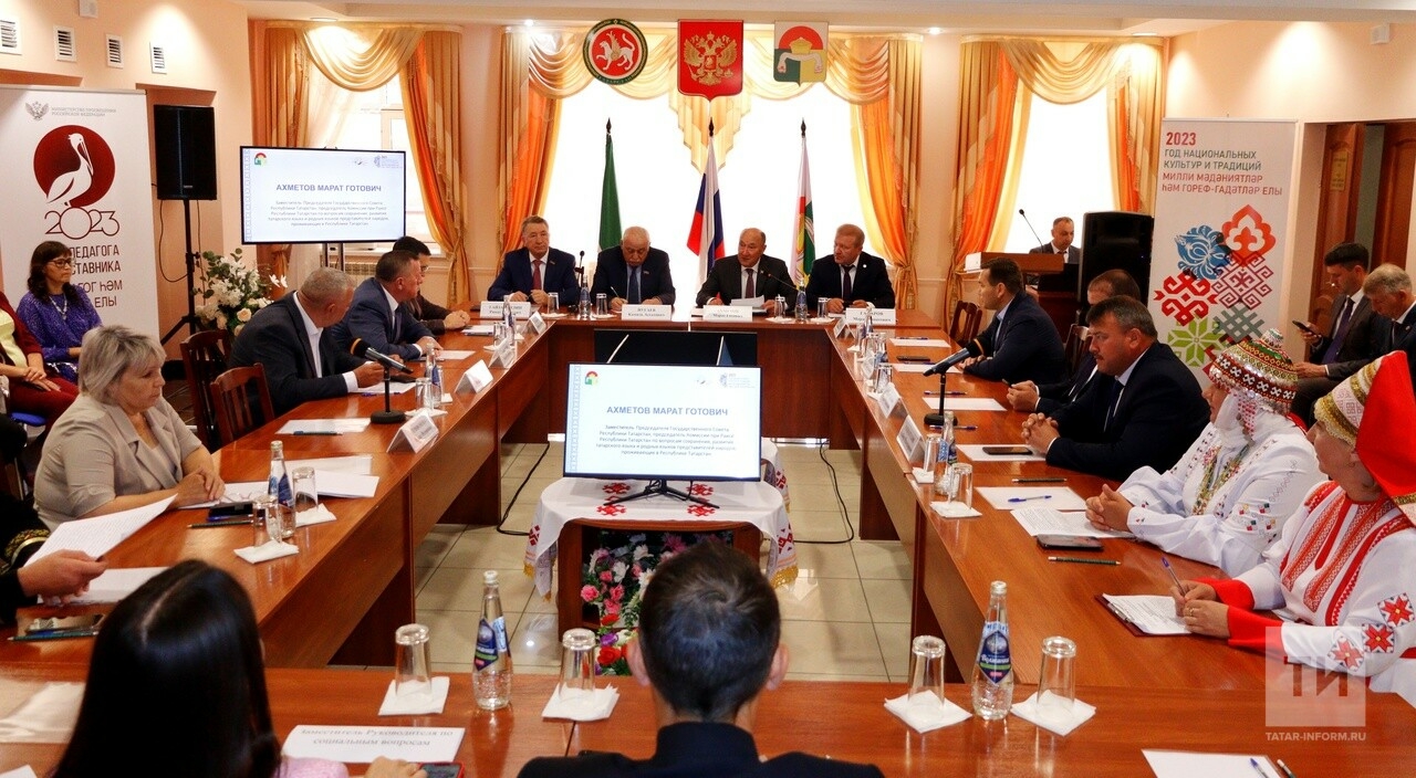 «Создайте условия»: Марат Ахметов поручил подготовить предложения по сохранению языков