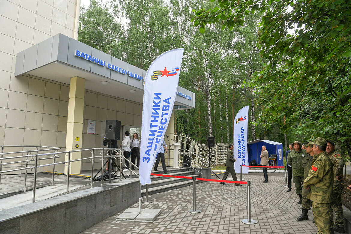 Посетители фонда «Защитники Отечества» в Казани получают консультации по 300 услугам МФЦ