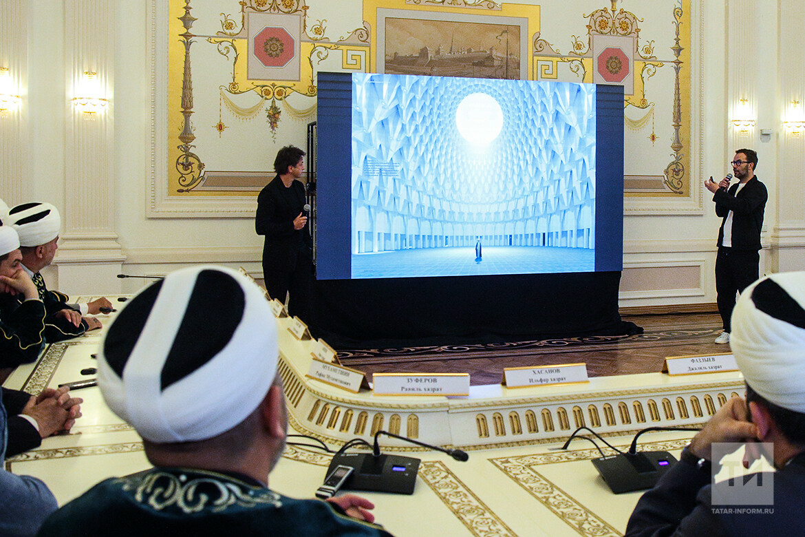 «Где полумесяц?»: имамы за «переезд» Соборной мечети Казани, но облик будет доработан