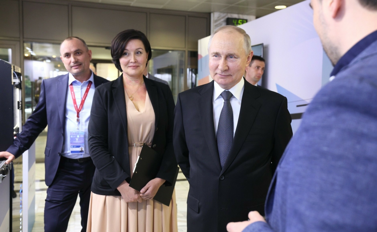 «Не копировать, а идти на шаг впереди»: Путин оценил российские товары, заменившие импорт