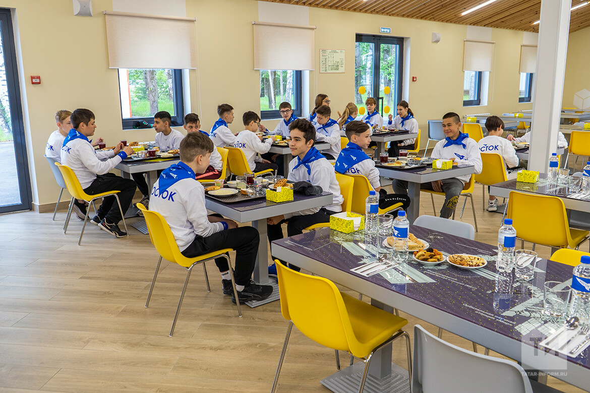 В пришкольных лагерях Казани дети сами будут выбирать ингредиенты для салатов