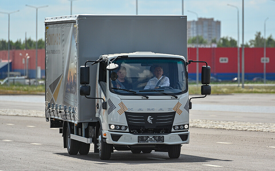 КАМАЗ ввел вторую смену для увеличения производства грузовиков «Компас»