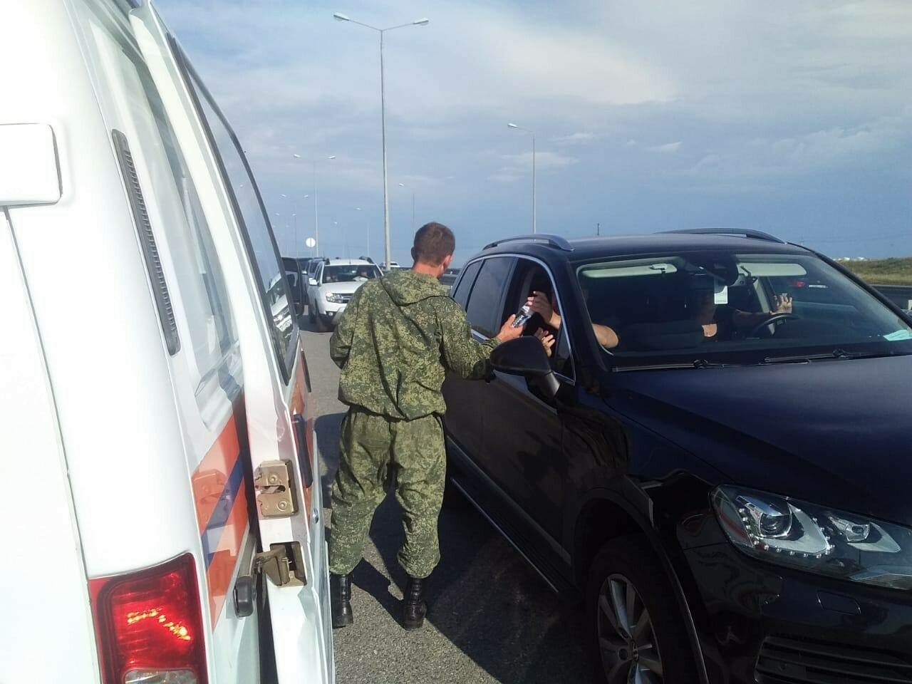Минтранс РФ объяснил многокилометровую пробку перед Крымским мостом