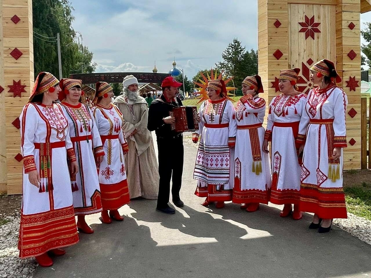 Минниханов поздравил с праздником «Валда Шинясь» на мокшанском и эрзянском языках