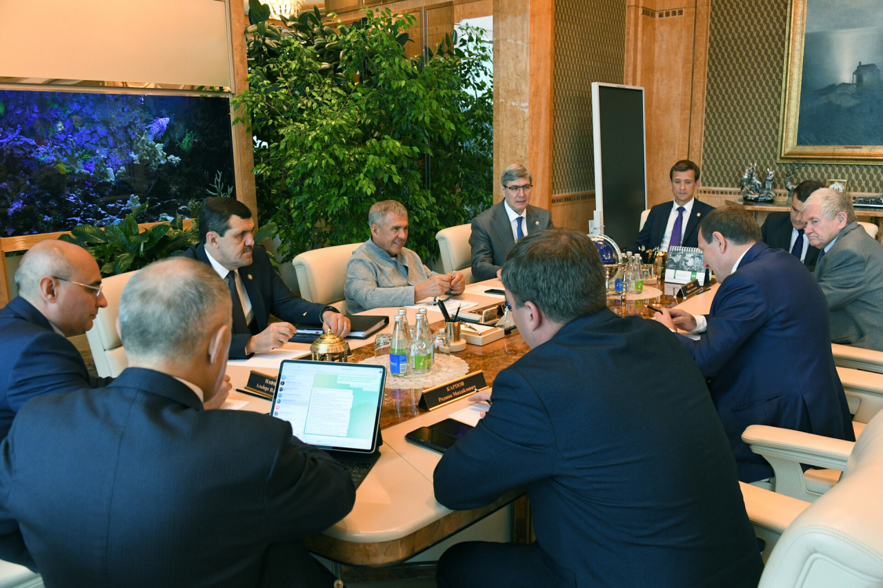 Рустам Минниханов обсудил импортозамещение в IT с Ильей Массухом