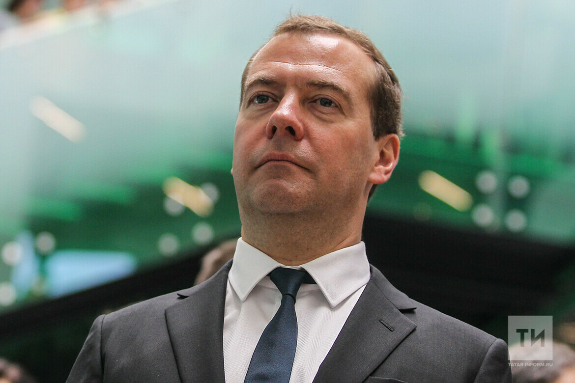 Медведев призвал отправить Джонсона в психлечебницу из-за призыва принять Украину в НАТО
