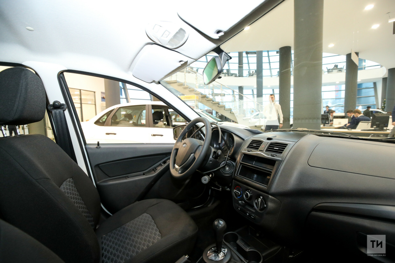 Володин открыл опрос о необходимости пересадить чиновников на отечественные машины