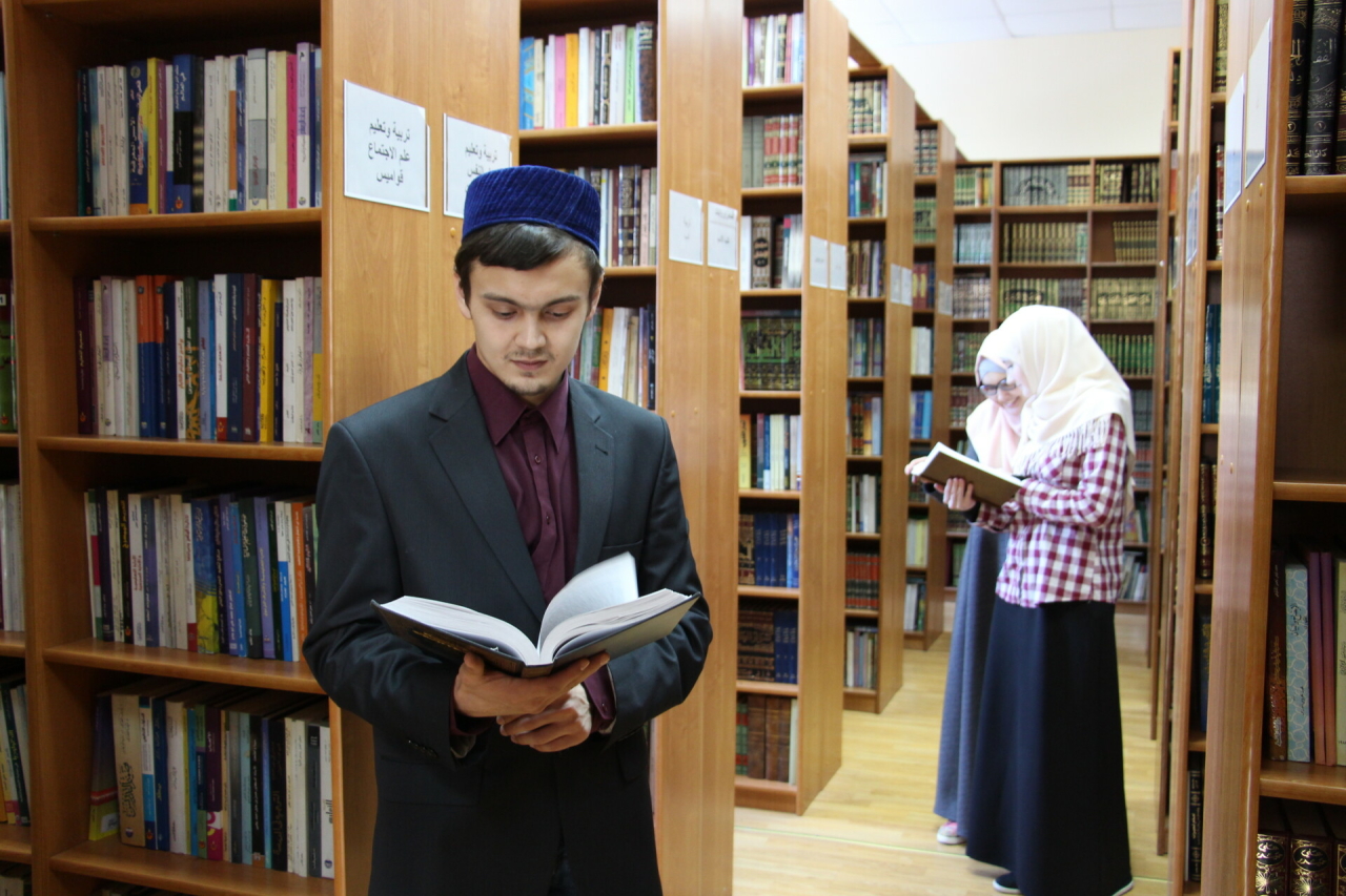 «Духовные и светские профессии»: Российский исламский институт продолжает набор студентов