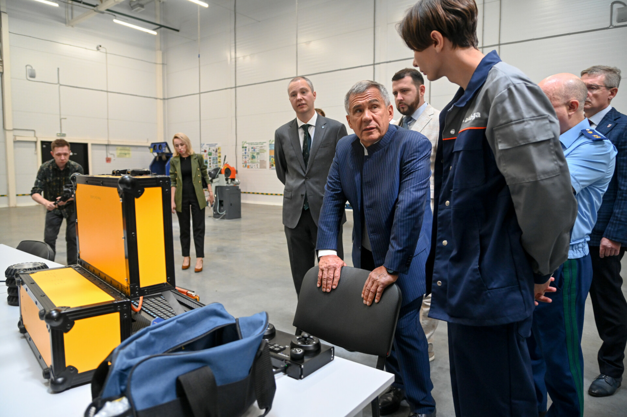 Минниханов оценил новые мощности ОЭЗ «Алабуга» и обсудил подготовку трудовых кадров