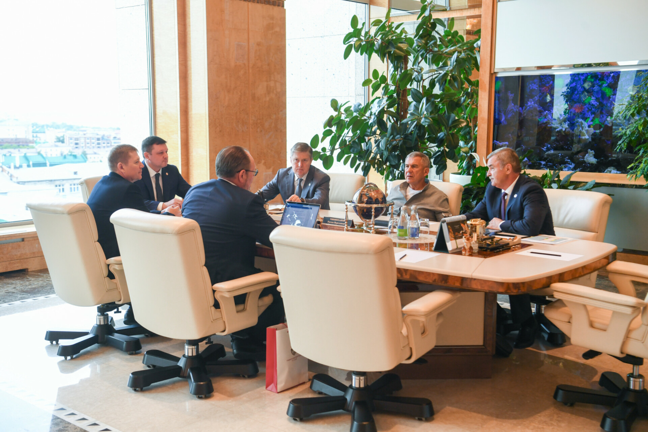 Минниханов и глава Главгосэкспертизы РФ обсудили реализацию крупных проектов в Татарстане