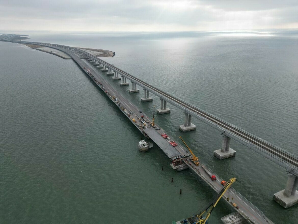 Мишустин продлил срок восстановления Крымского моста до конца года