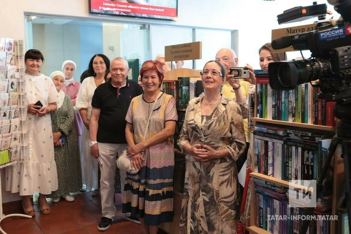 В «Литературном кафе» Татмедиа презентовали первый сборник прозы Шамсии Зигангировой