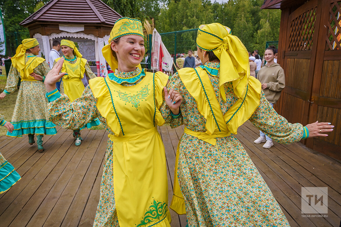 Акцент на традицию: как Россия отпраздновала татарский Сабантуй в 2023 году