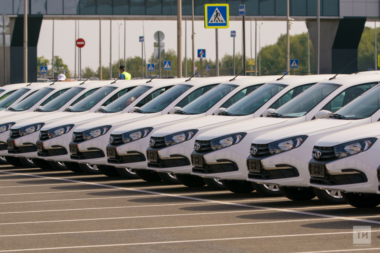 «Ведомости»: Автомобили в России подорожают еще на 5–10% летом и осенью