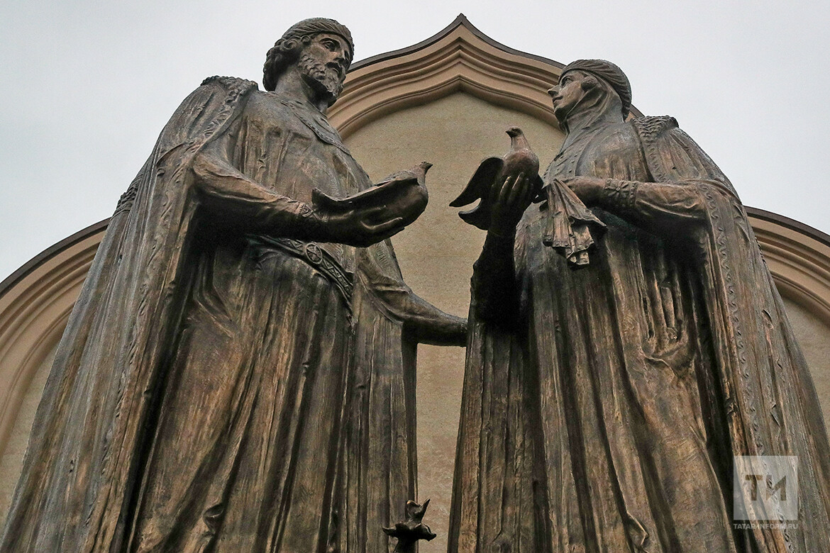 «В День Петра и Февронии свадьбу играть нельзя»: казанский священник о празднике Семьи