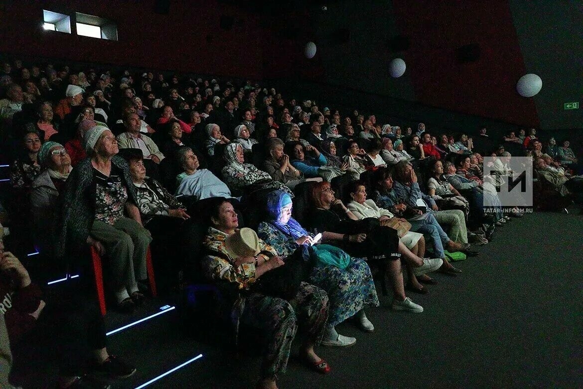 Путин поручил создать международный кинокластер в Москве