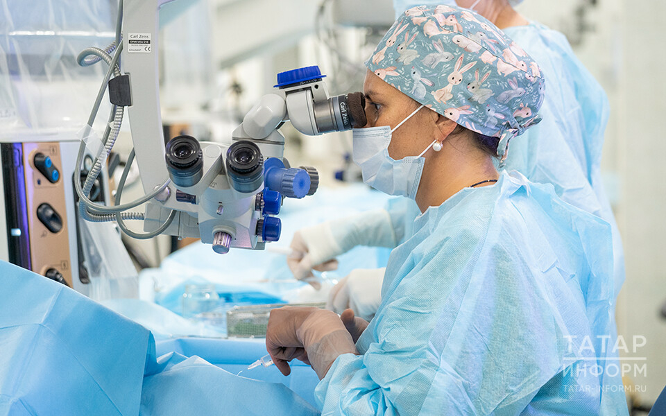 «Ювелирно пересаживаем поврежденные части роговицы»: в Казани освоили уникальную операцию