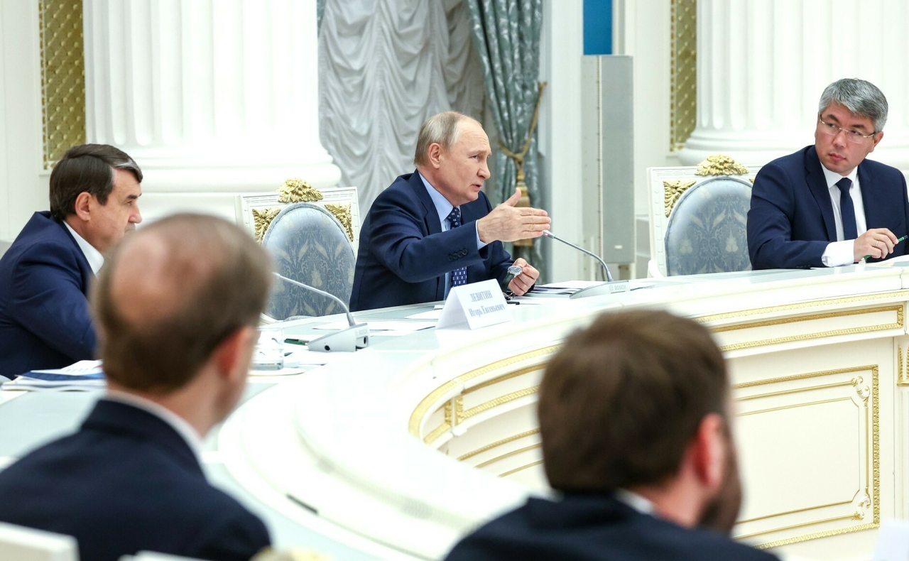 «Должны не ветшать, а молодеть»: как изменятся автобусы Казани после совещания у Путина