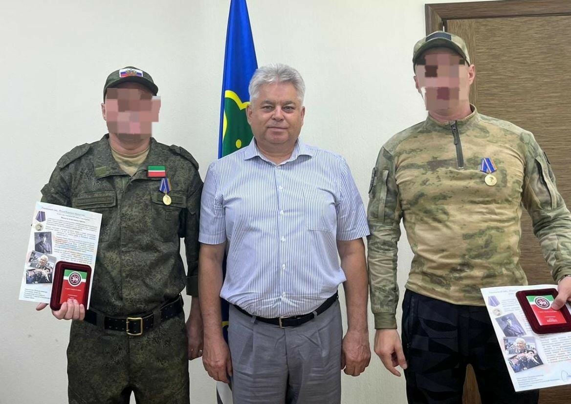 Участникам спецоперации из Челнов вручили памятные медали к 100-летию генерала Гареева