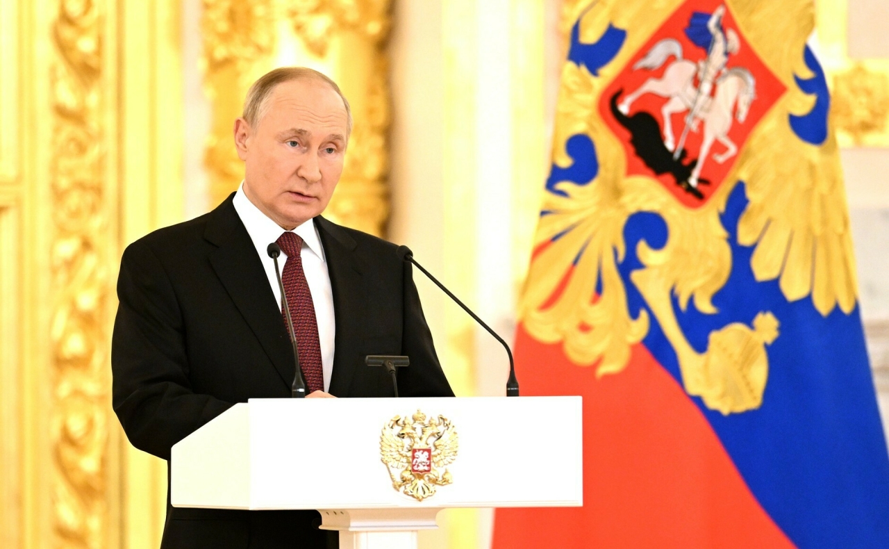Путин вручил медали награжденных посмертно Героев России вдовам участников СВО