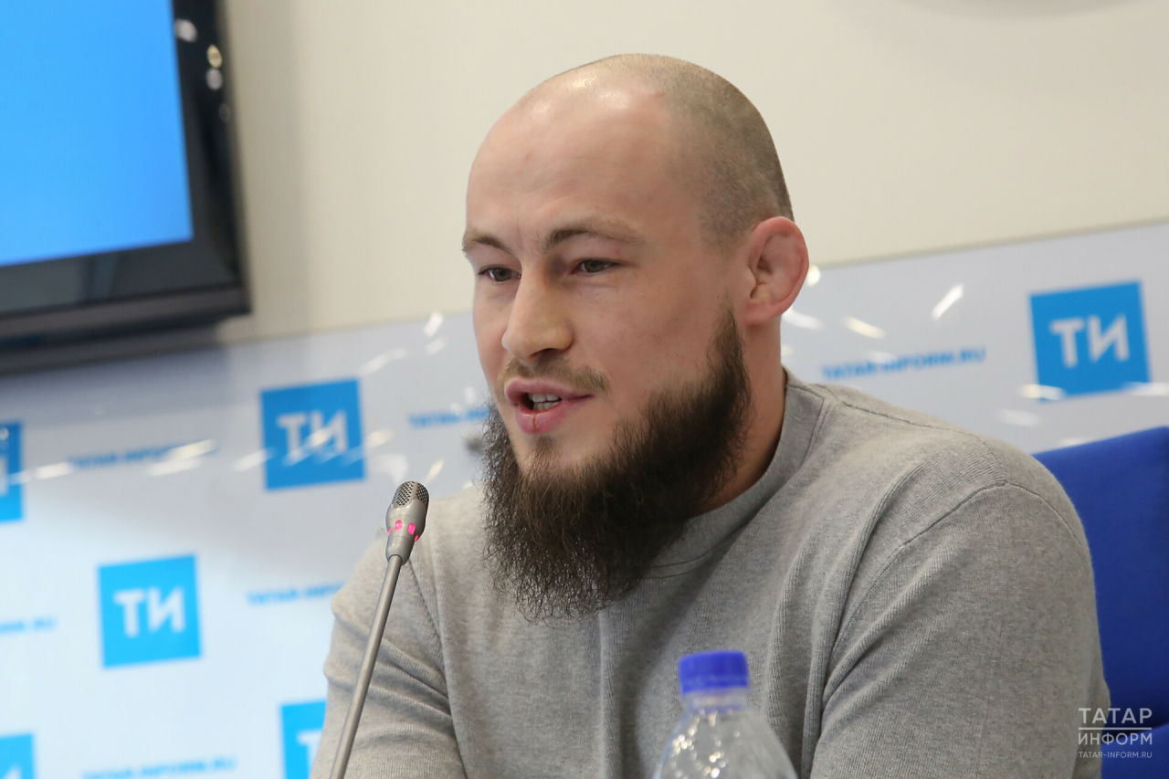Татарский боец UFC Фахретдинов заявил, что готов бесплатно подраться с Макгрегором