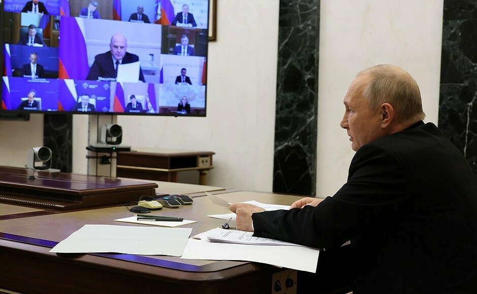 Путин поручил Правительству и ЦБ активнее поддерживать курс рубля