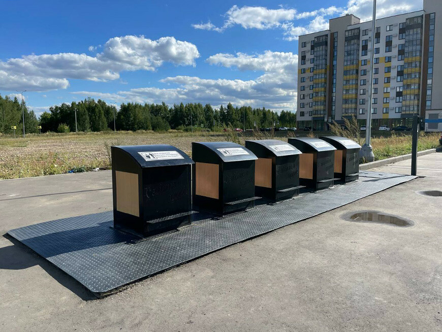 В казанском ЖК отремонтировали площадки для сбора мусора с подъемным механизмом