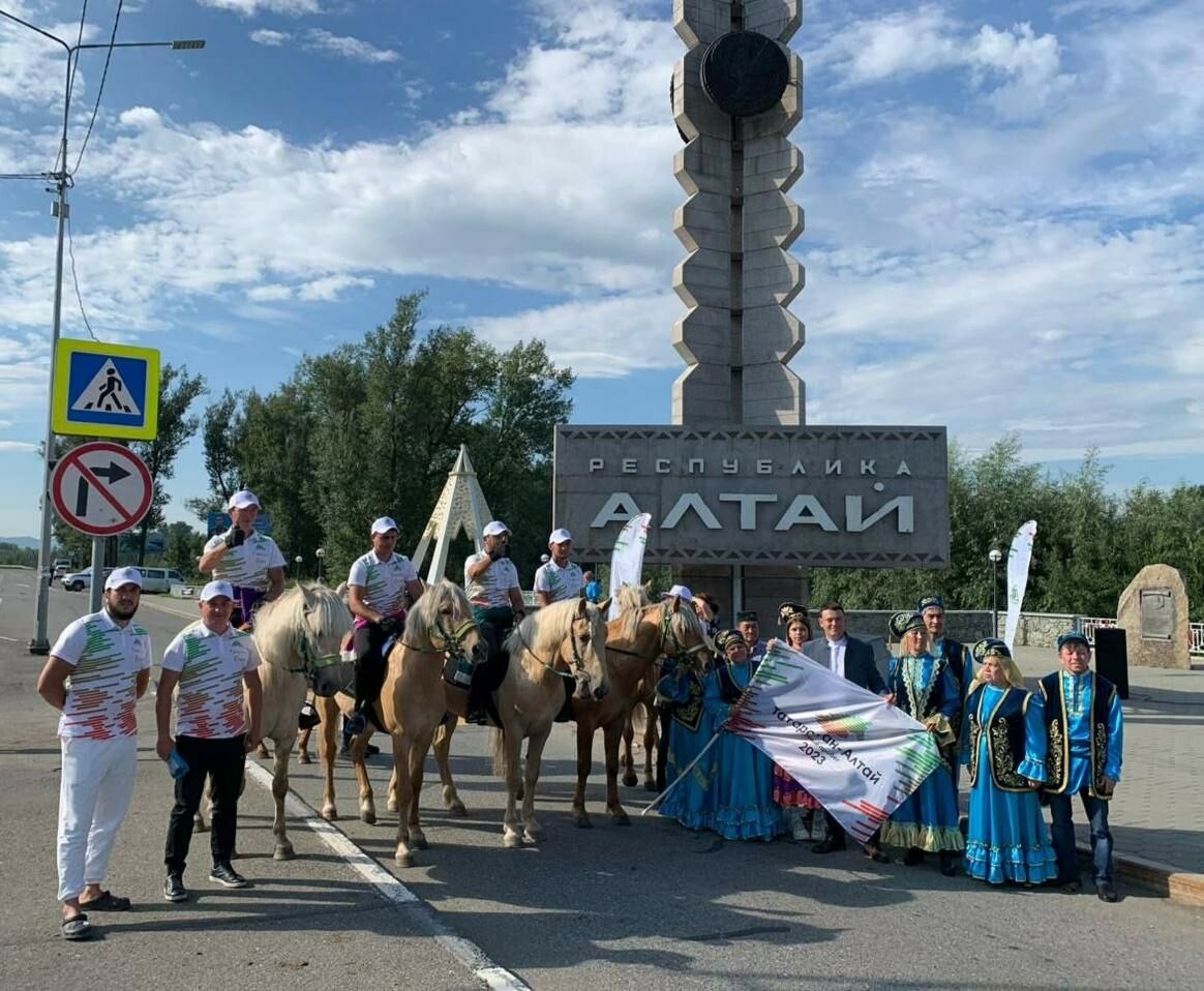 Минниханов опубликовал фото с финиша первого пробега на лошадях татарской породы в Алтае