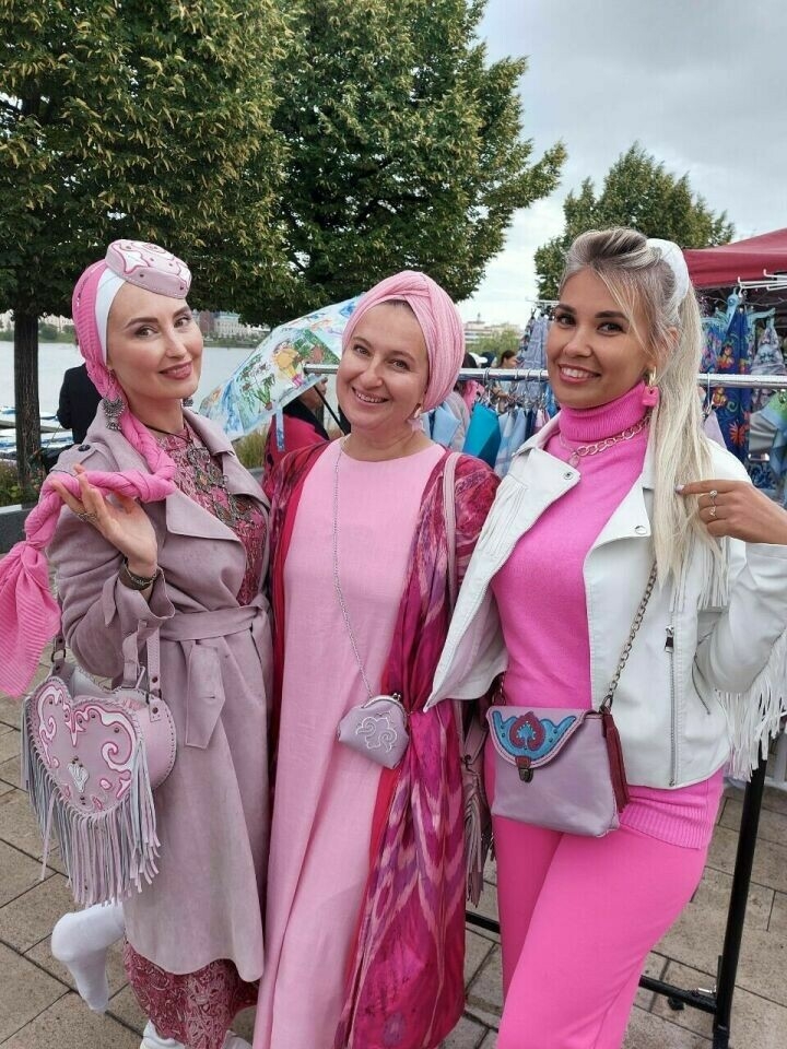 На фестивале «Печән базары» в Казани выбрали татарских Кена и Барби