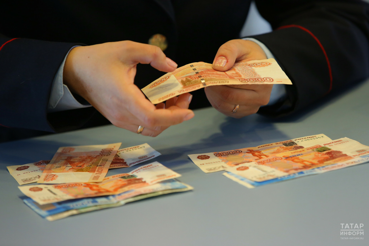 Татарстан лидирует в ПФО по размеру среднемесячной зарплаты
