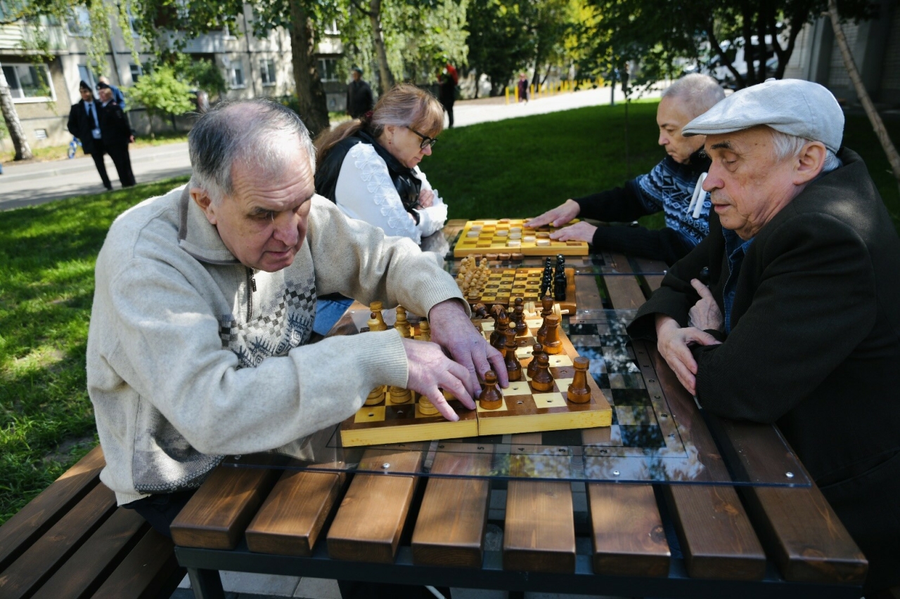 Благоустроенный ко Дню города двор в Казани адаптировали для слабовидящих
