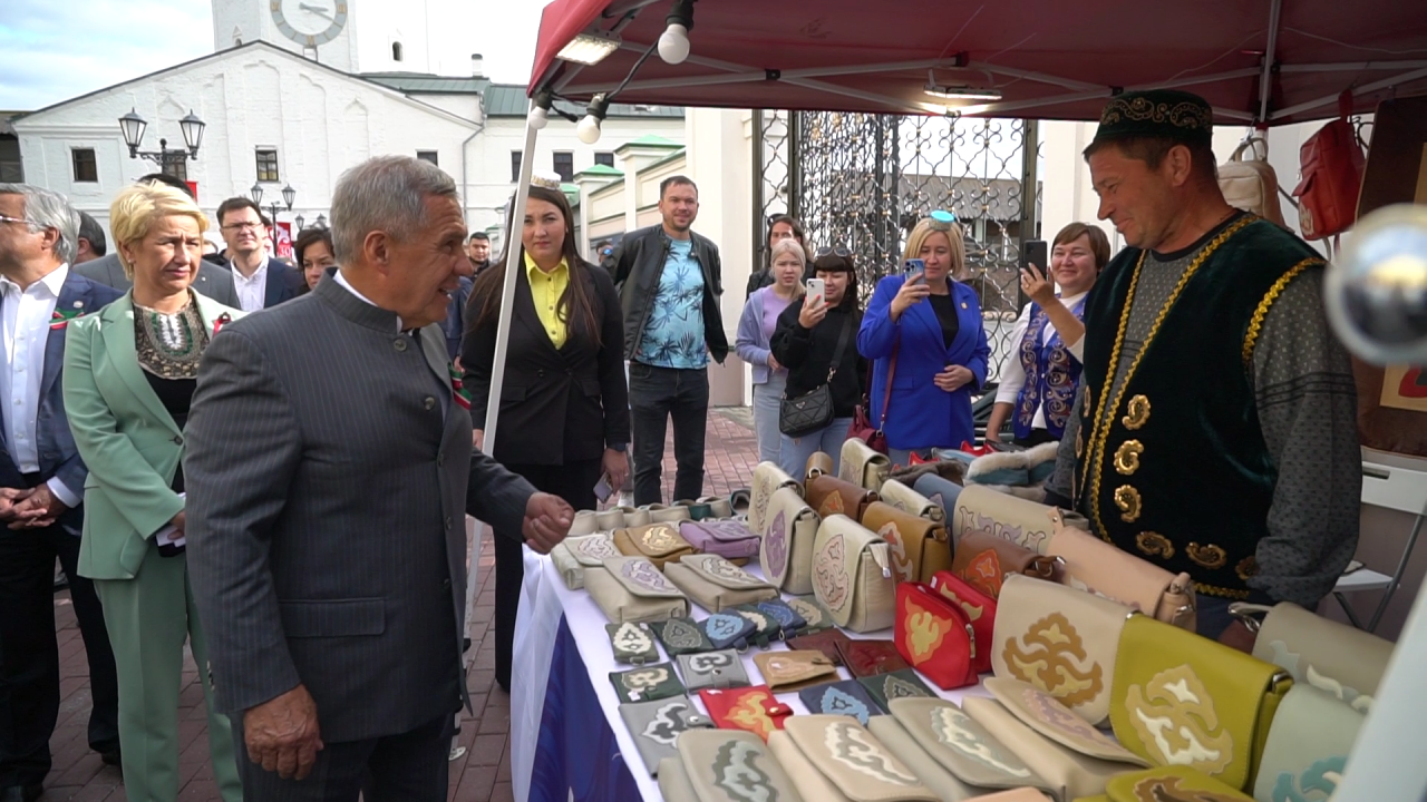 Минниханов посетил фестиваль татарской культуры «ДәртФест» в Казанском Кремле