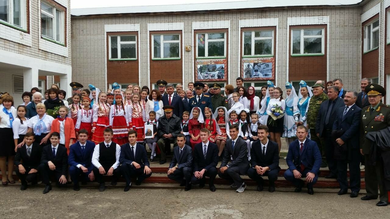 Лаишевских педагогов наградили медалями к 100-летию генерала Гареева