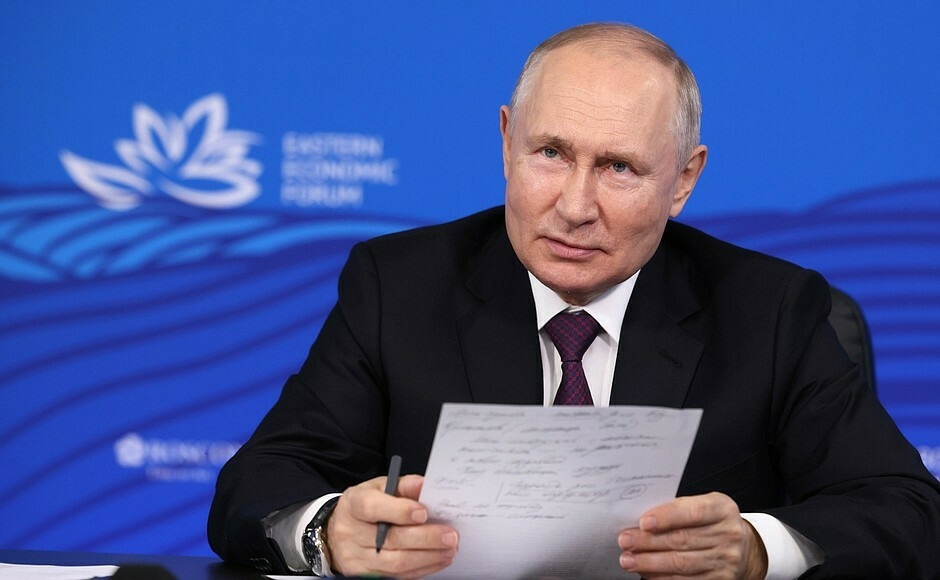 Путин положительно оценил идею создать в вузах патриотические центры