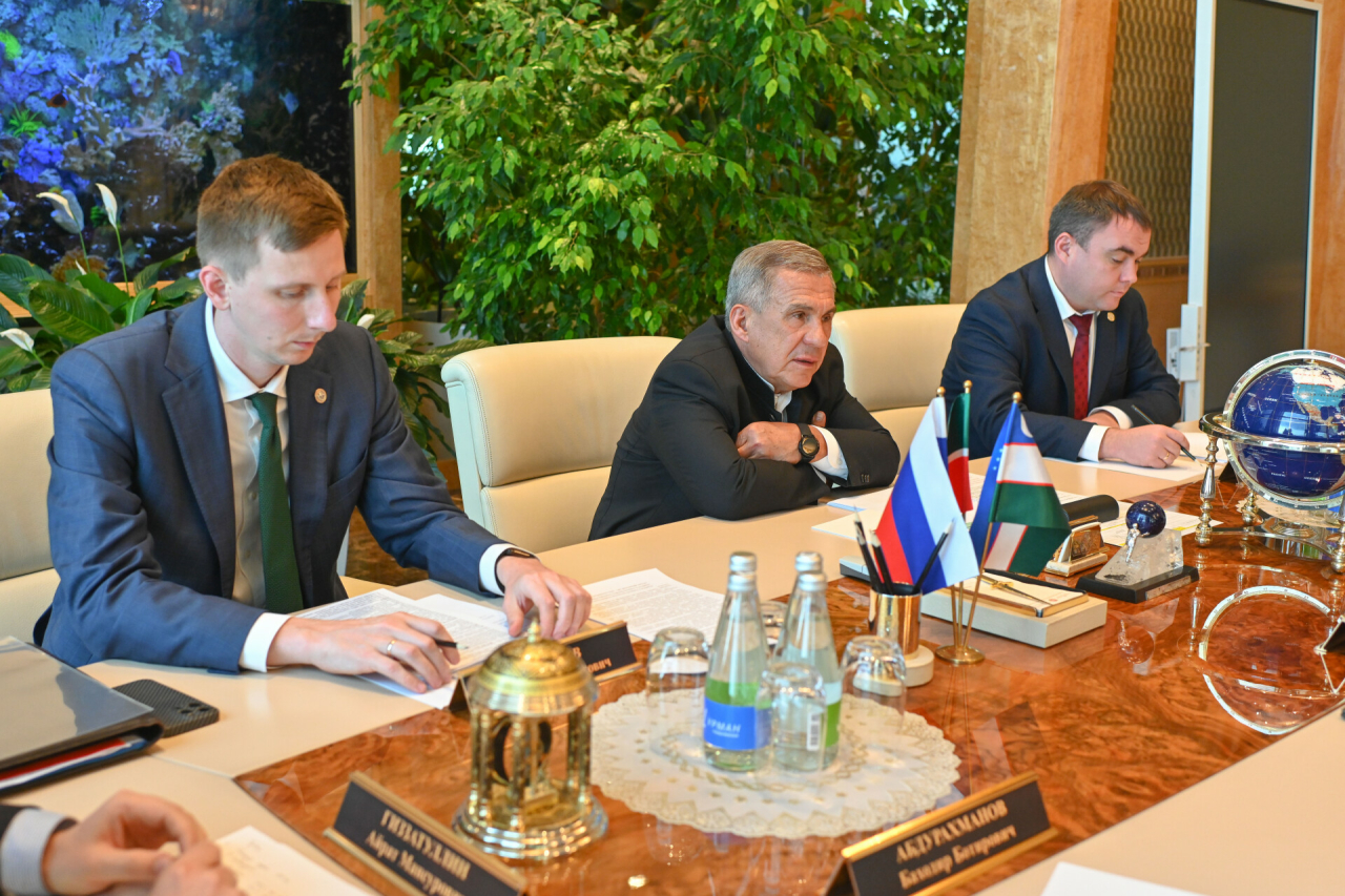 Минниханов обсудил развитие кооперации с хокимом города Чирчик в Узбекистане