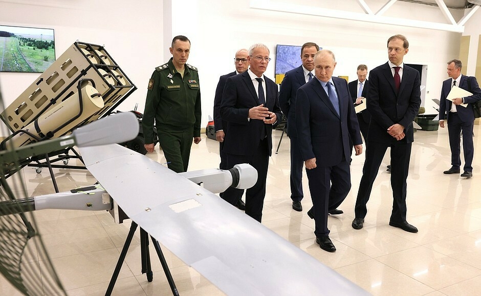 Путин в Ижевске посетил «Аэроскан», где выпускают боеприпасы «Ланцет» и дроны-разведчики