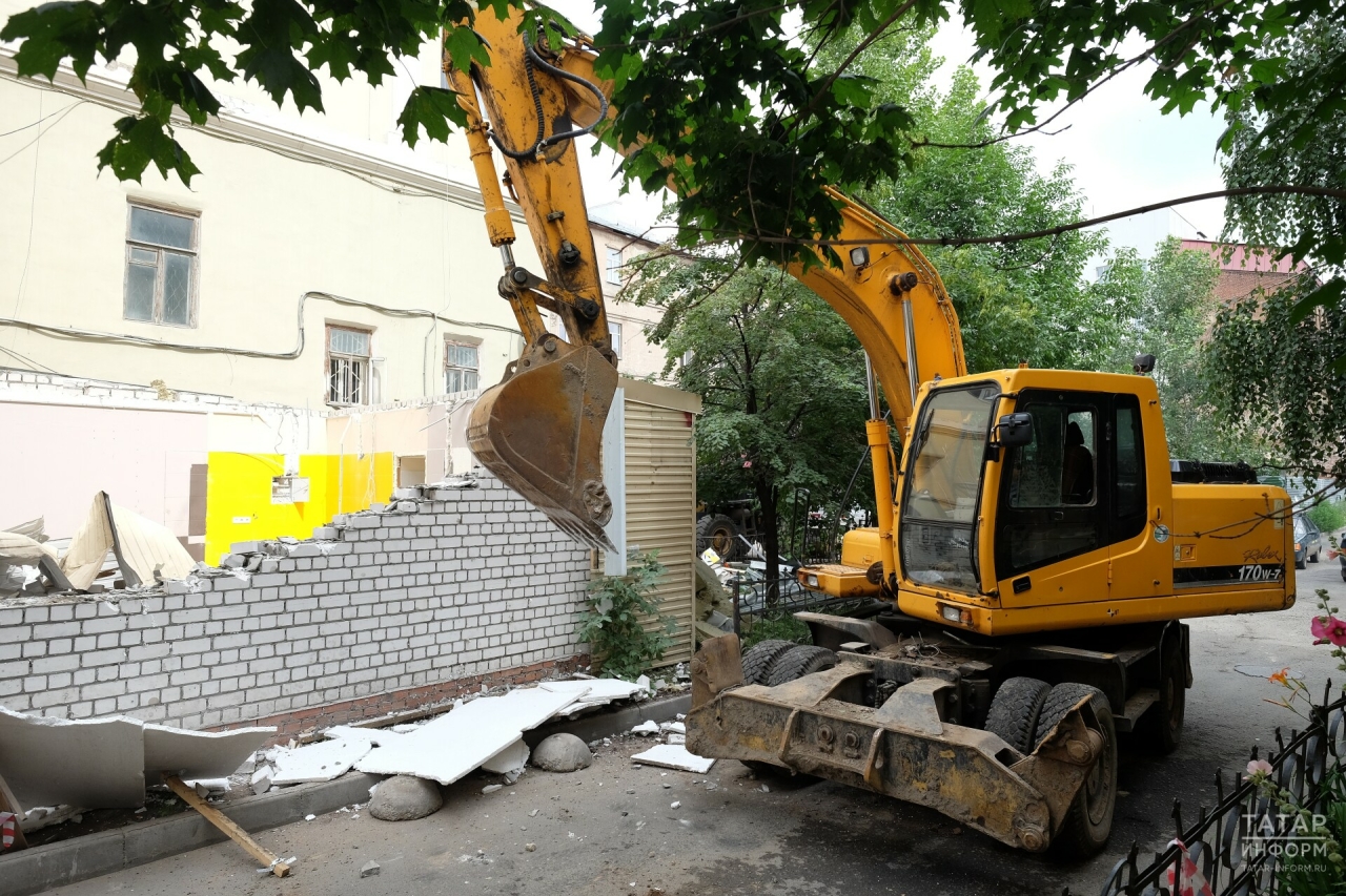 В Казани демонтируют еще шесть незаконно установленных торговых объектов
