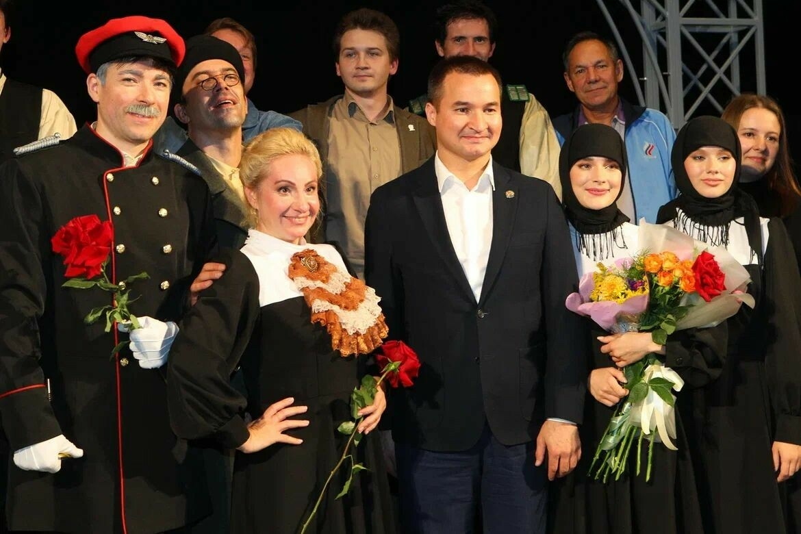Арт-резиденция «Созвездие-Йолдызлык» открыла новый сезон постановкой «Хамелеоны»