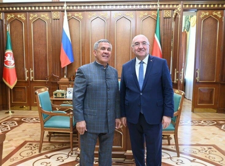 Минниханов встретился с послом Турции в России Самсаром