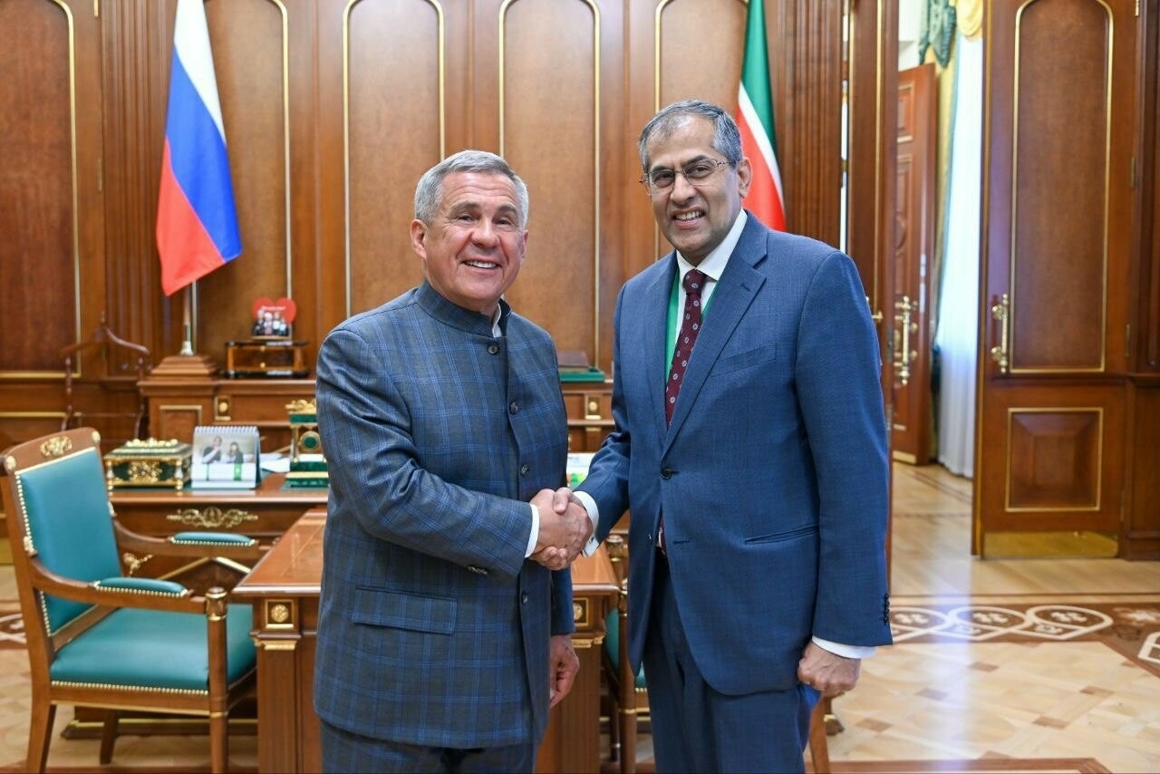 Минниханов обсудил с послом Капуром перспективы сотрудничества Татарстана и Индии