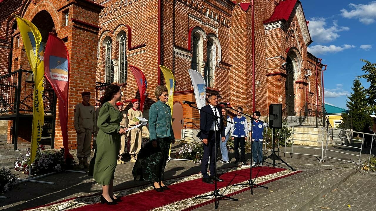 В Лисичанск из Лаишево отправились три фуры со строительными материалами